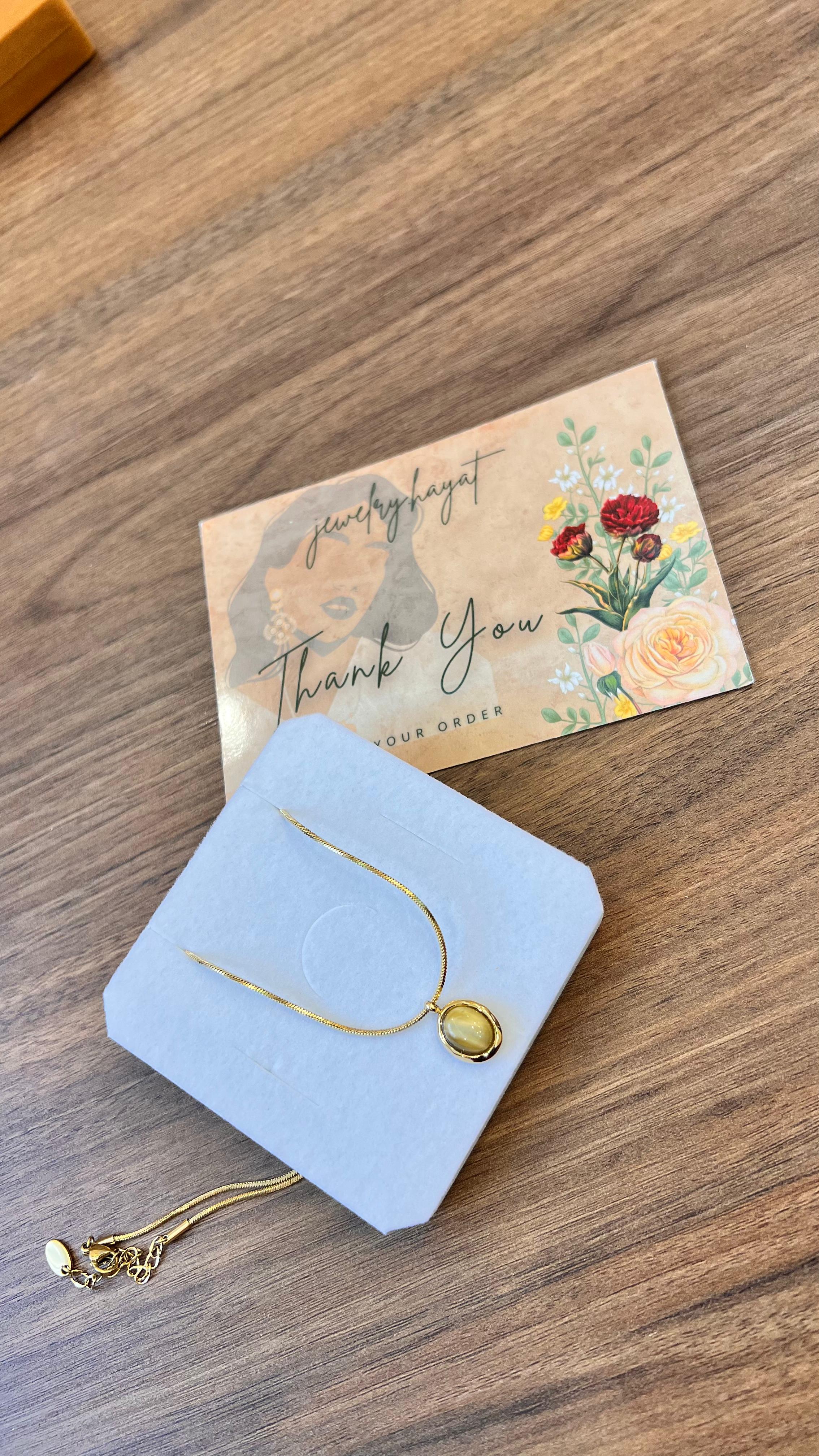 Collier Pendentif Œil de Chat Doré, Chaîne Serpent Élégante, Bijou Pierre Naturelle Cabochon Ovale, Cadeau Femme Minimaliste et Chic