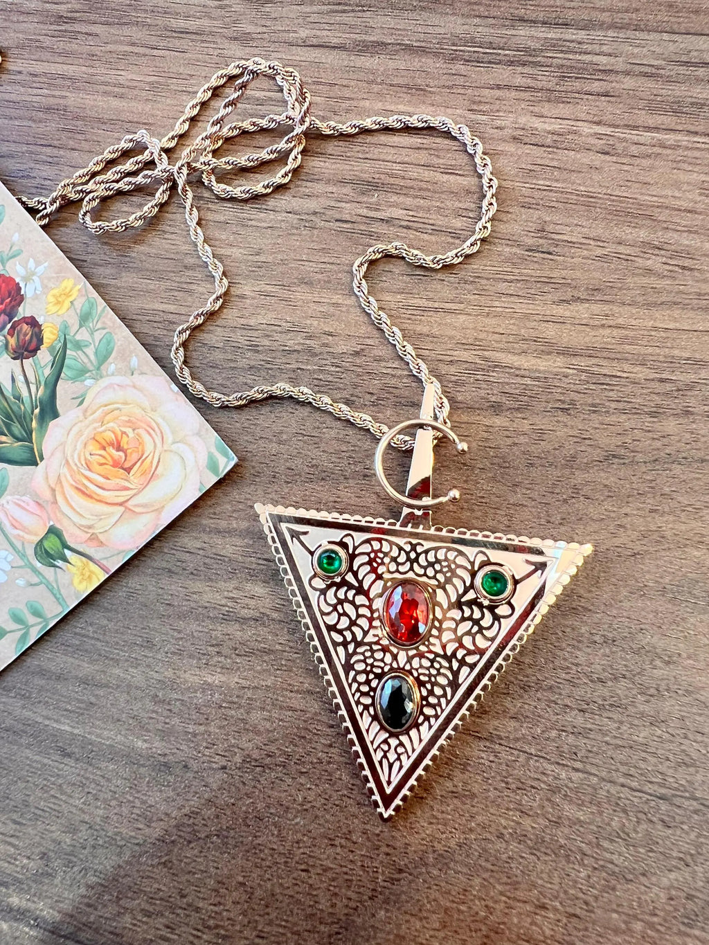 Collier Pendentif Triangle Berbère en Or Rose Talisman mystique