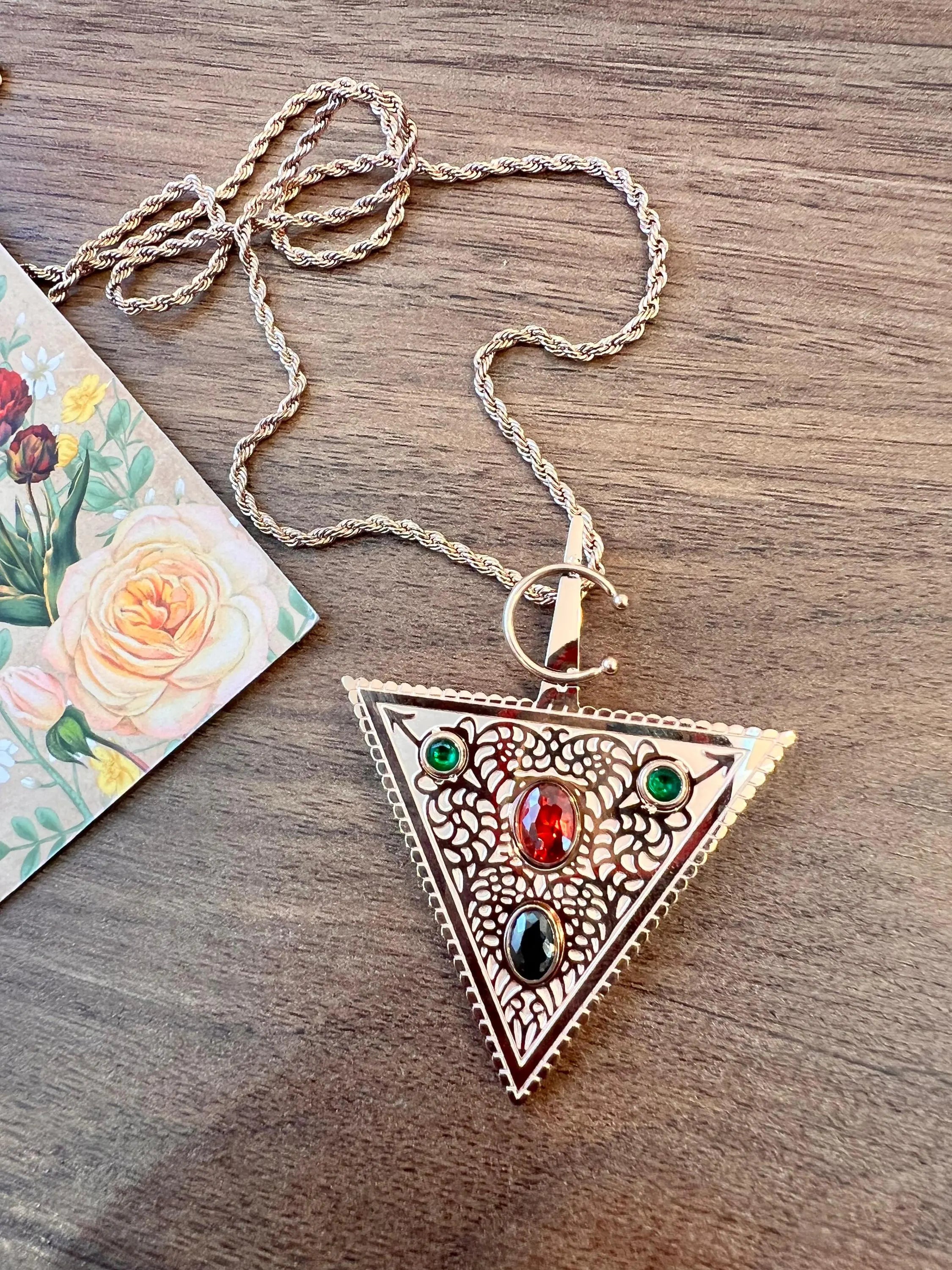 Collier Pendentif Triangle Berbère en Or Rose Talisman mystique